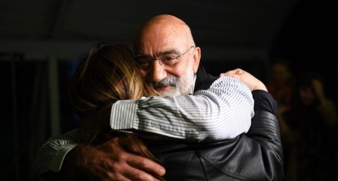Turquia prende novamente o jornalista Altan