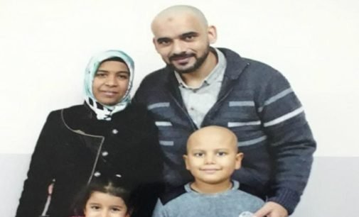 Mãe procura tratamento para o câncer de filho no exterior