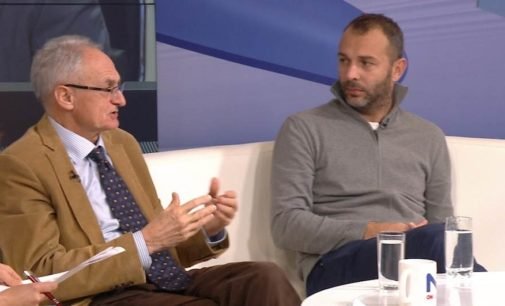 Professor turco detido na Bósnia espera para ser deportado