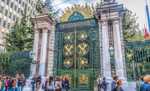 Graduados de escolas prestigiadas se juntam à crescente fuga de cérebros da Turquia