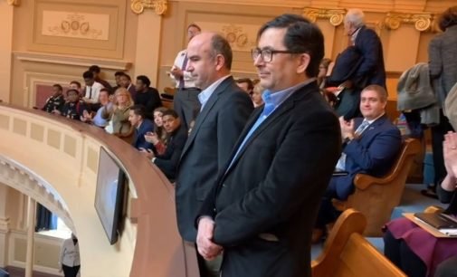 Jornalistas turcos exilados recebidos pela Câmara dos Deputados da Virgínia