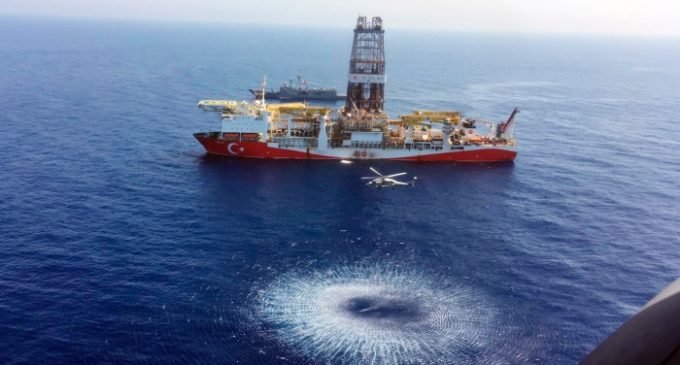 Em meio às tensões Turquia adquire terceiro navio de perfuração