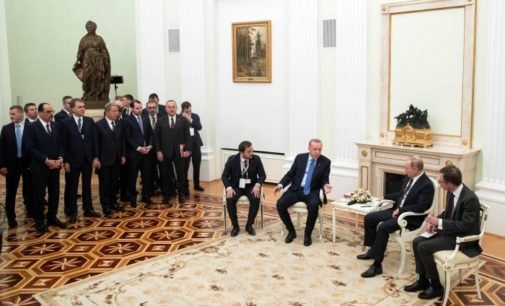 Turquia e Rússia anunciam cessar-fogo em Idlib, na Síria