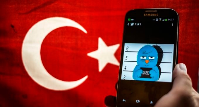 Turquia rechaça Twitter como “máquina de propaganda” por remoção de contas