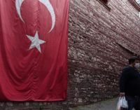 Com erros, Turquia se aproxima dos 100 mil casos de coronavírus
