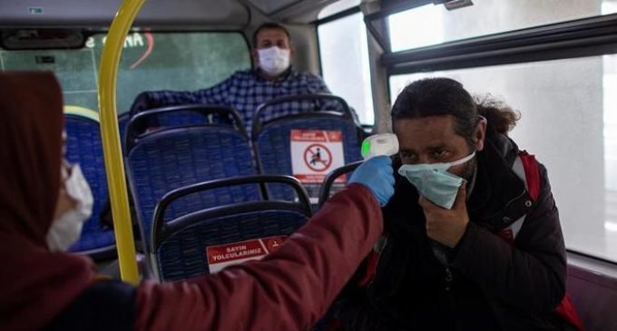 Coronavírus: Turquia proíbe venda de máscaras e vai distribuir de graça