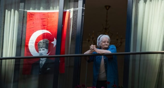 Turquia alivia restrições ao confinamento por COVID-19