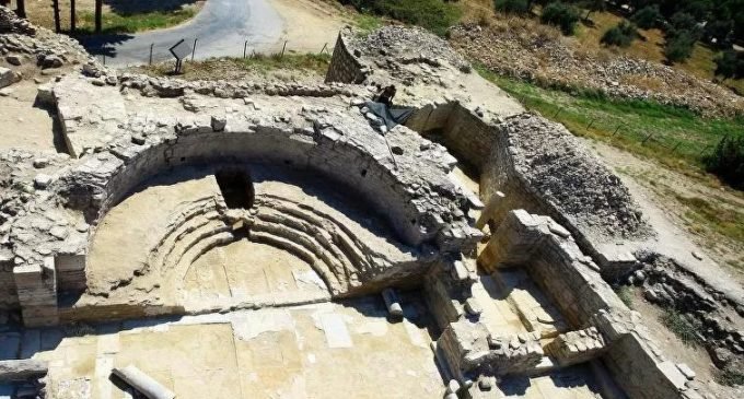 Antigo fragmento de sarcófago descoberto na Turquia