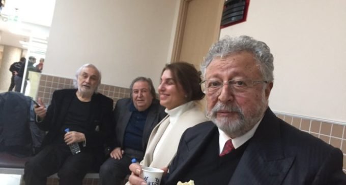 Atores veteranos turcos enfrentam prisão por insultarem Erdoğan