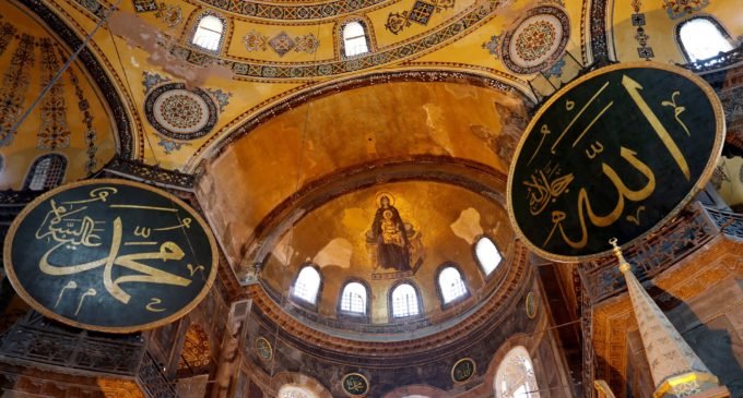 Museu ou mesquita? Batalha por Santa Sofia vai a tribunal