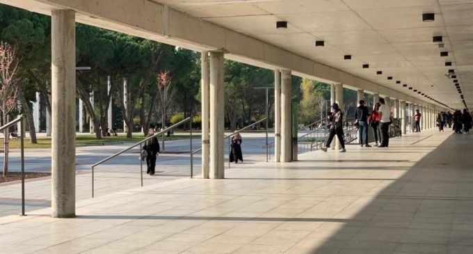 Erdogan fecha universidade ligada ao rival Davutoglu