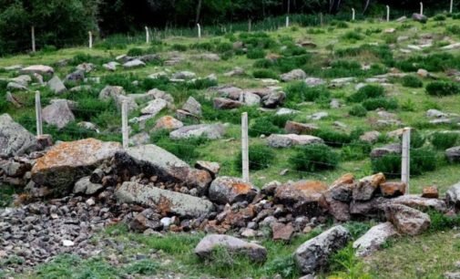 Túmulos em cemitério armênio profanados na Turquia
