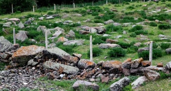Túmulos em cemitério armênio profanados na Turquia