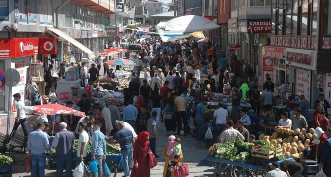 Número de estrangeiros trabalhando na Turquia quase dobrou em 2 anos