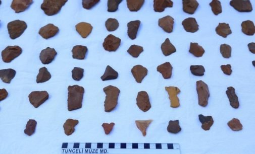 FERRAMENTAS DA IDADE DA PEDRA SÃO DESCOBERTAS POR PASTOR NA TURQUIA