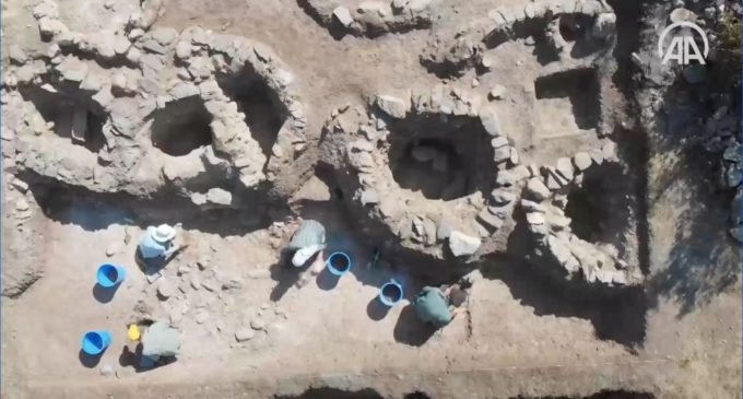 Arqueólogos descobrem templo de 12 mil anos no norte da Turquia