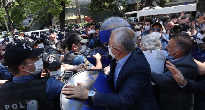 A Turquia de Erdogan visa Partido Pro-Curdo em uma estratégia de dividir e conquistar