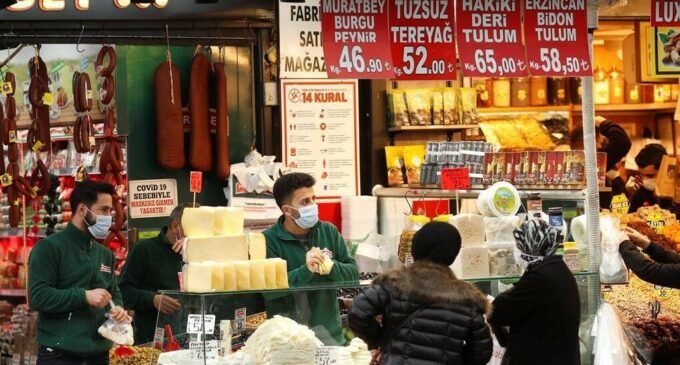 Erdoğan culpa os lojistas pelo aumento dos preços dos alimentos e ameaça impor penalidades