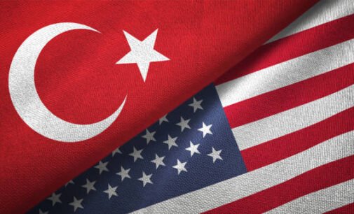 54 senadores dos EUA pedem que Biden pressione a Turquia acerca das violações de direitos humanos.