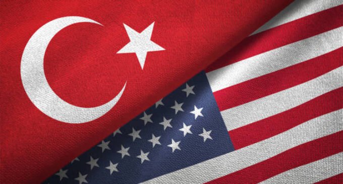 54 senadores dos EUA pedem que Biden pressione a Turquia acerca das violações de direitos humanos.