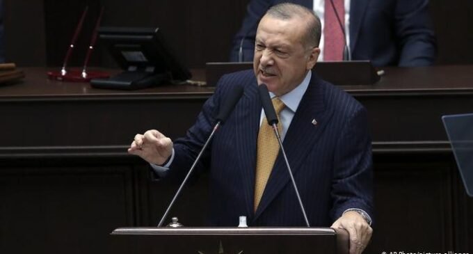 Apoio popular à Erdoğan atinge o ponto mais baixo desde o outono de 2020