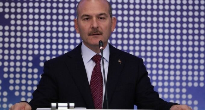 Ministro turco nega ligações com a máfia e ataca partidos da oposição