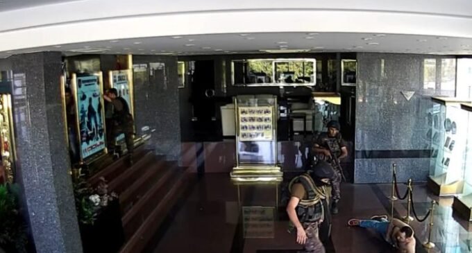 Gravações CCTV mantidas em segredo revelam tortura e abusos na Turquia