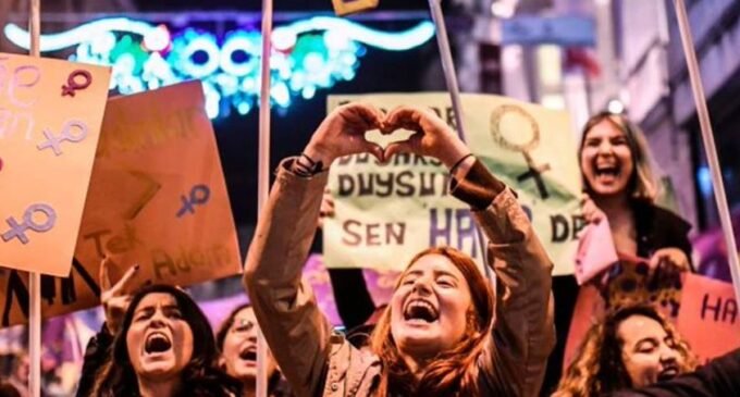 Turquia: Medidas para prevenir o financiamento do terrorismo visam abusivamente a sociedade civil e estabelecem precedentes internacionais perigosos