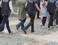 Turquia detém 16 por ajudarem as vítimas da repressão