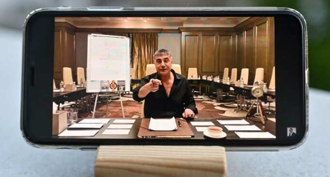 “Narco-estrutura” ligada à burocracia, a política sendo construída na Turquia