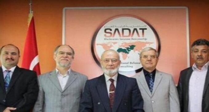 A consultoria de defesa islâmica da Turquia SADAT enfrenta o Ocidente