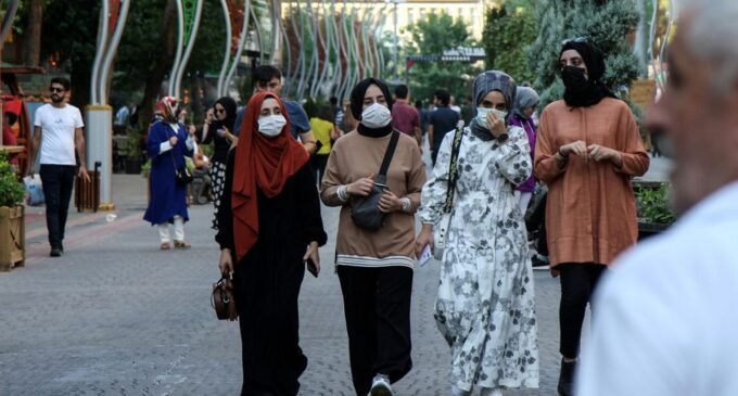Turquia registra 30.563 novos casos de COVID-19, o maior desde 30 de abril