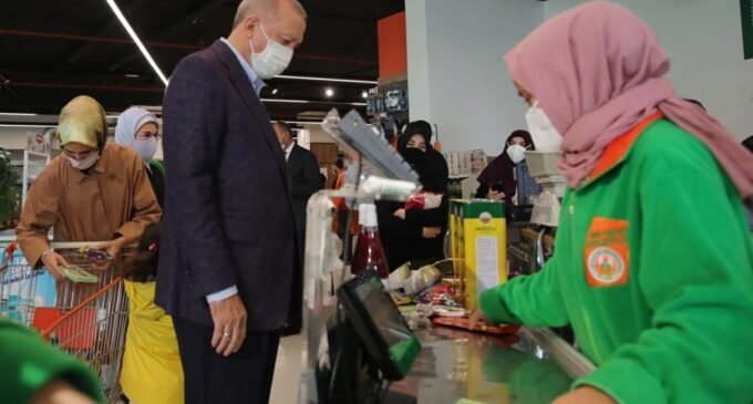 Erdoğan diz que prateleiras nos EUA e Europa estão vazias enquanto a Turquia goza de abundância