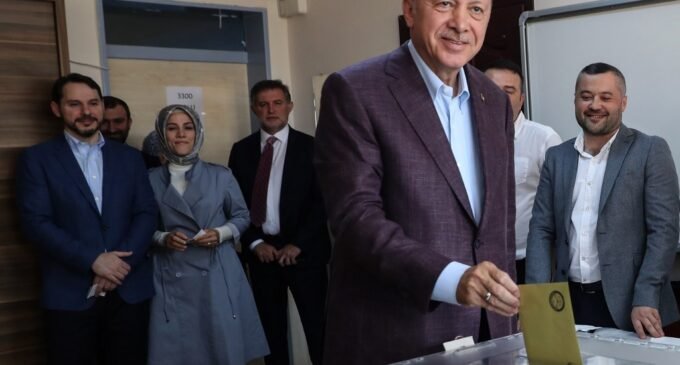 Erdoğan está procurando maneiras de mudar a regra “50+1” para ser reeleito presidente