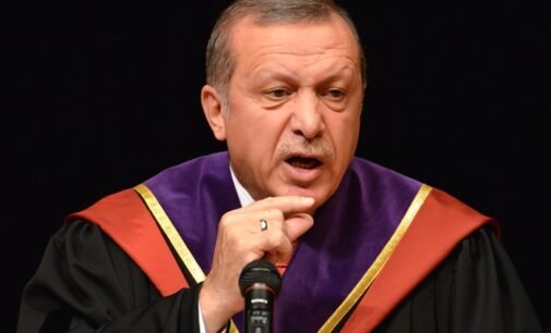 Universidade se recusa a divulgar informações sobre diploma questionável de Erdoğan