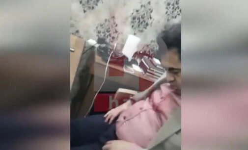 Político do partido de Erdogan filmado após suposto uso de drogas queixa-se de conspiração