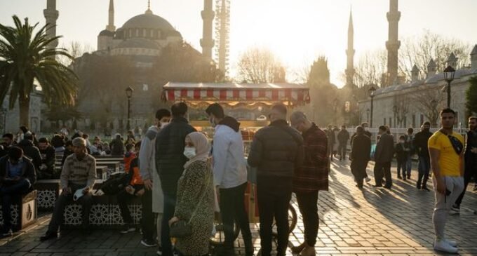 A crise cambial da Turquia se agrava depois que o Banco Central volta a cortar as taxas