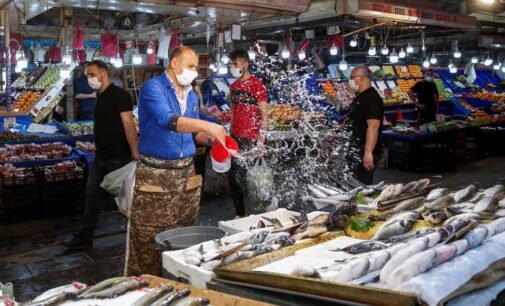 Turquia registra 66.467 casos de COVID-19 à medida que a Omicron aumenta