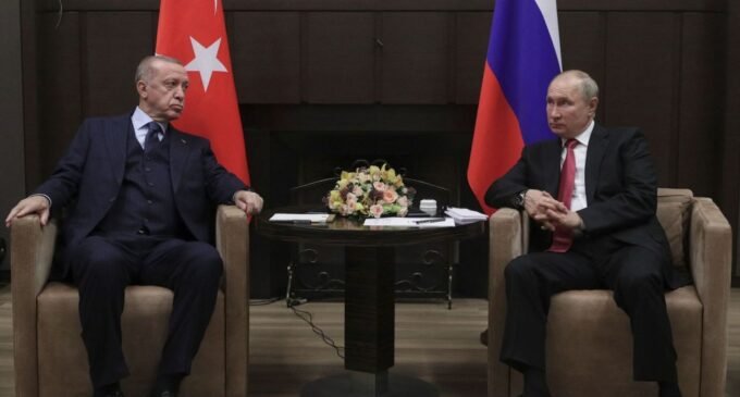 Turquia pode perder muito no impasse Rússia-Ucrânia