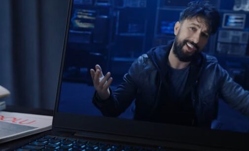 Nova música sutilmente política da mega-estrela Tarkan se torna viral na Turquia