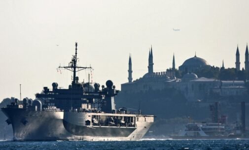 Turquia reconhece “guerra” entre Rússia e Ucrânia, pode bloquear navios de guerra