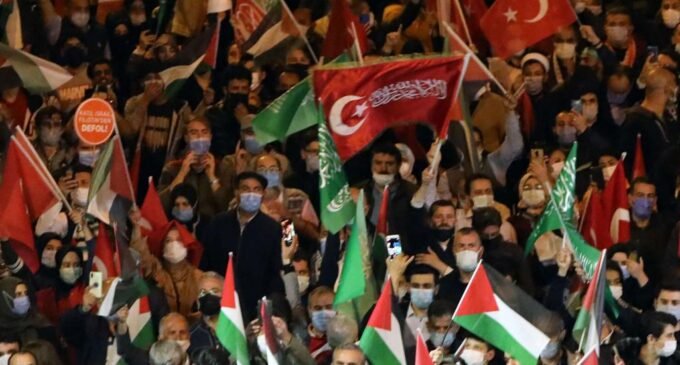 Hamas enfrenta riscos e oportunidades devido à melhoria dos laços entre Israel e Turquia