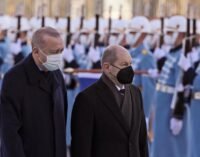 Líder alemão Scholz encontra Erdogan da Turquia em Ancara