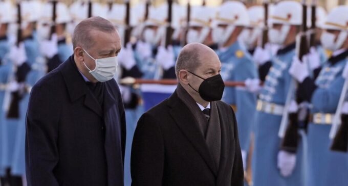 Líder alemão Scholz encontra Erdogan da Turquia em Ancara