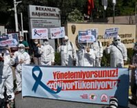 Por que os médicos estão deixando a Turquia em massa