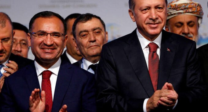 Proposta de lei dos partidos do governo da Turquia sugere uma votação mais provável no próximo ano