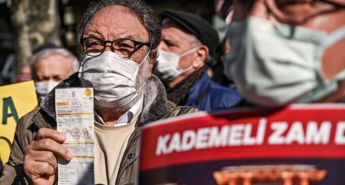 Subidas estonteantes de combustível na Turquia