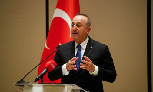 Turquia diz à Ucrânia que acolhe favoravelmente os progressos nos corredores de evacuação