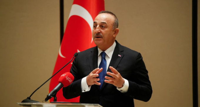 Turquia diz à Ucrânia que acolhe favoravelmente os progressos nos corredores de evacuação