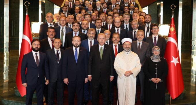 Braço religioso da Turquia se prepara para campanha intensiva em meio a diáspora para a candidatura de reeleição de Erdoğan